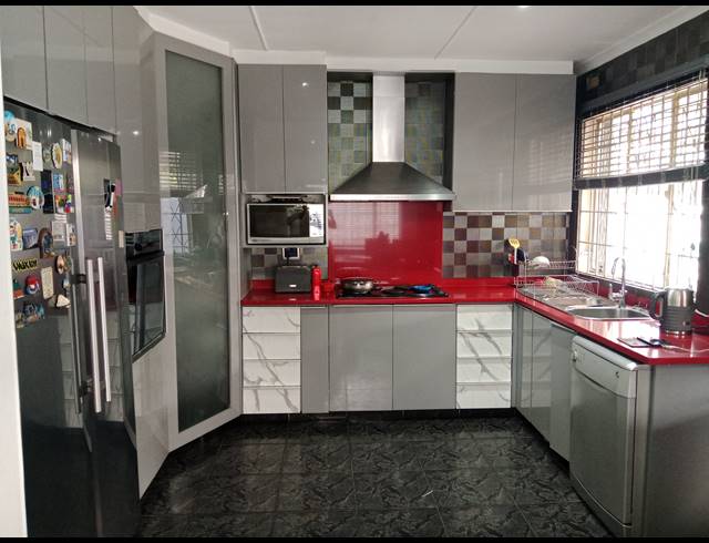 4 BEDROOM HOUSE FOR SALE IN RAISETHORPE